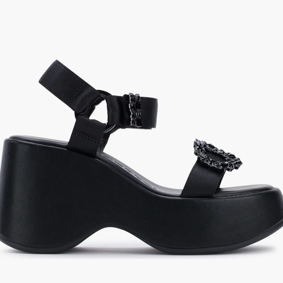 Karl Lagerfeld Kiana Platform Sandal. Ladies 9 - Picture 3 of 12